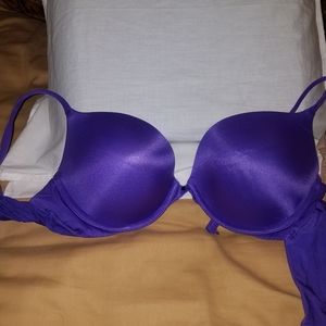 Victoria Secret Bra. 36 C. Lightly padded